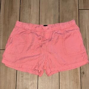 GAP Women's Cargo Shorts in Pink